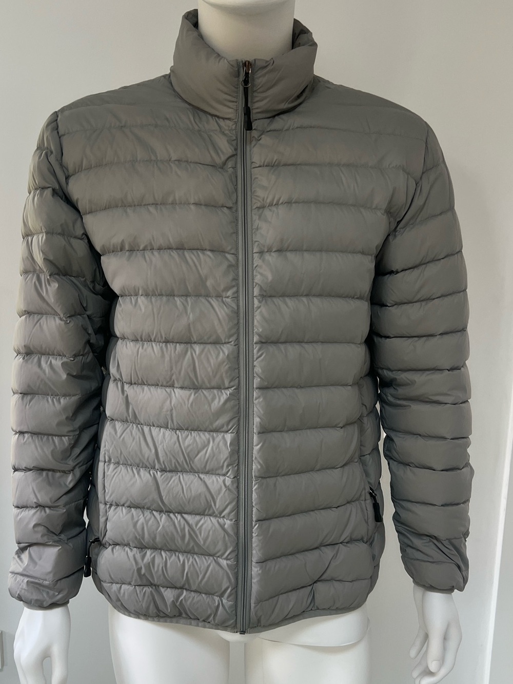 Packable Jacket Down filling Puffer jacket Men’s size M ,lightweight puffer